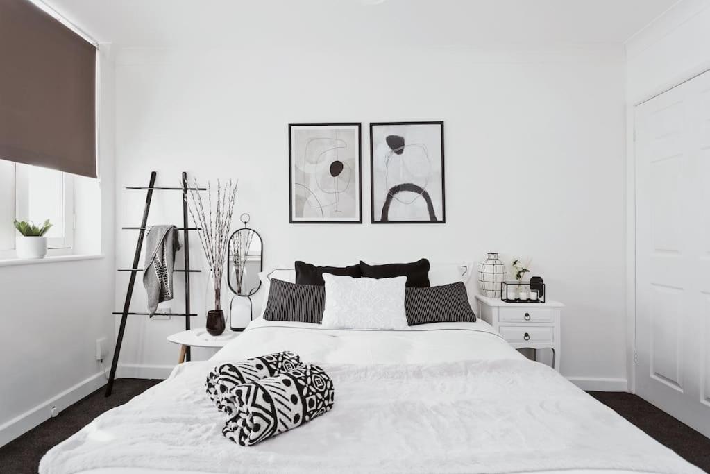 Апартаменти The Minimalist - Entire 1 Bed Flat Near Gunwharf Quays, Ground Floor Flat Private Entrance Портсмут Екстер'єр фото